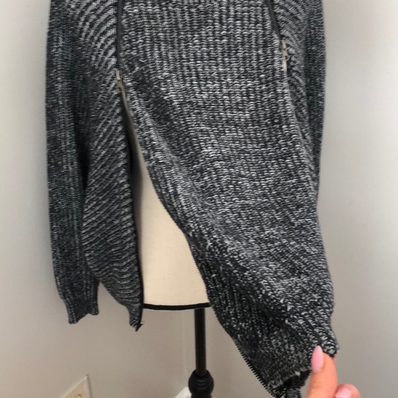 Gorgeous Black Zipper Detailed Sweater - Picture 7 of 13